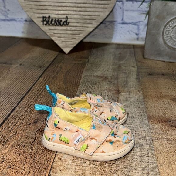 TOMS Girls Alpargata Pet Club Graphic Slip On  Flats Casual Toddler Size 4 - Picture 2 of 8